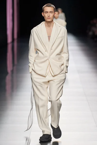 Look 3